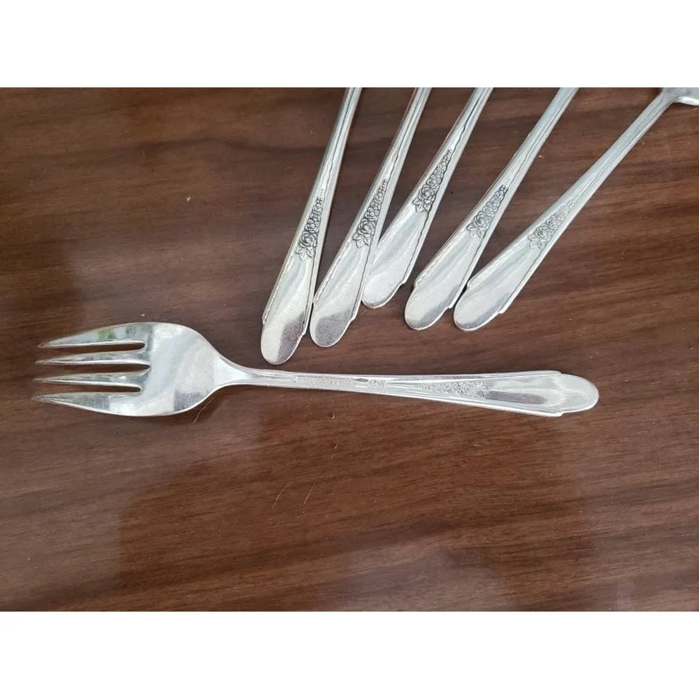 Vintage Six (6) Salad Fork WM Rogers &‎ Son Gardenia Silverplate rose Individual